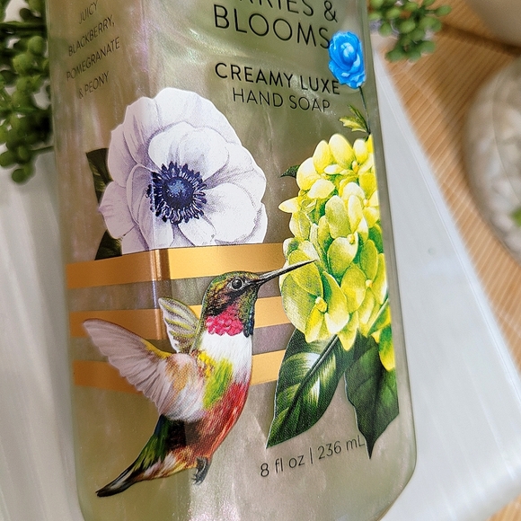 Bath Body Works Hand Soap Collection Set Creamy Luxe Sweet Berries *NWT* - Picture 2 of 12